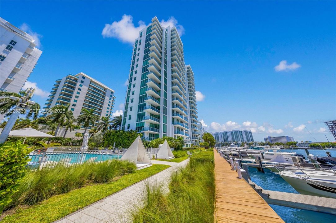 For Rent: $3,250 (1 beds, 2 baths, 828 Square Feet)