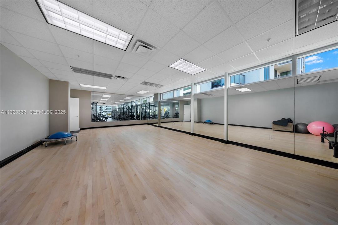 For Rent: $3,250 (1 beds, 2 baths, 828 Square Feet)