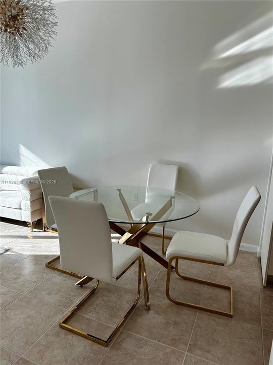 For Rent: $3,250 (1 beds, 2 baths, 828 Square Feet)