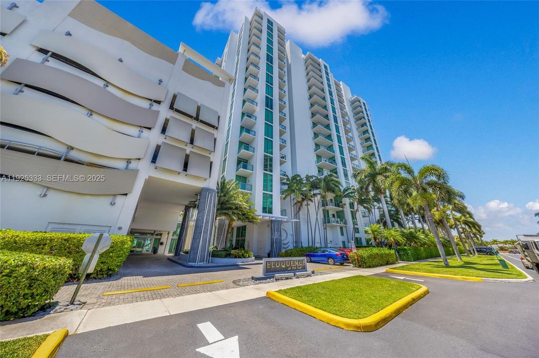 For Rent: $3,250 (1 beds, 2 baths, 828 Square Feet)