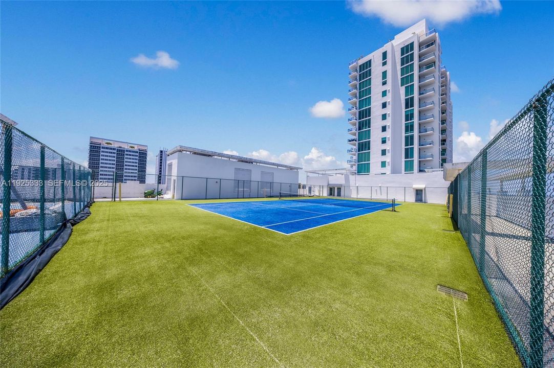 For Rent: $3,250 (1 beds, 2 baths, 828 Square Feet)