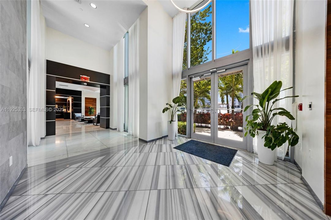 For Rent: $3,250 (1 beds, 2 baths, 828 Square Feet)