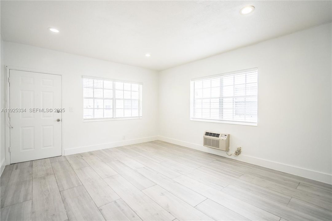 出租: $1,875 (1 贝兹, 1 浴室, 650 平方英尺)