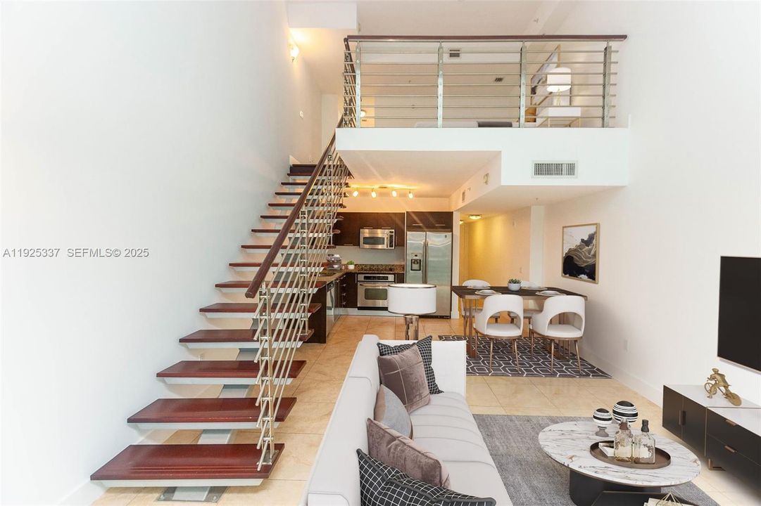 For Sale: $460,000 (1 beds, 1 baths, 987 Square Feet)