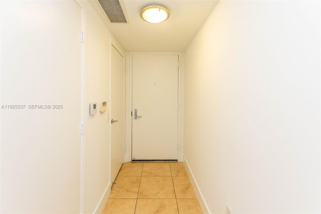 For Sale: $460,000 (1 beds, 1 baths, 987 Square Feet)