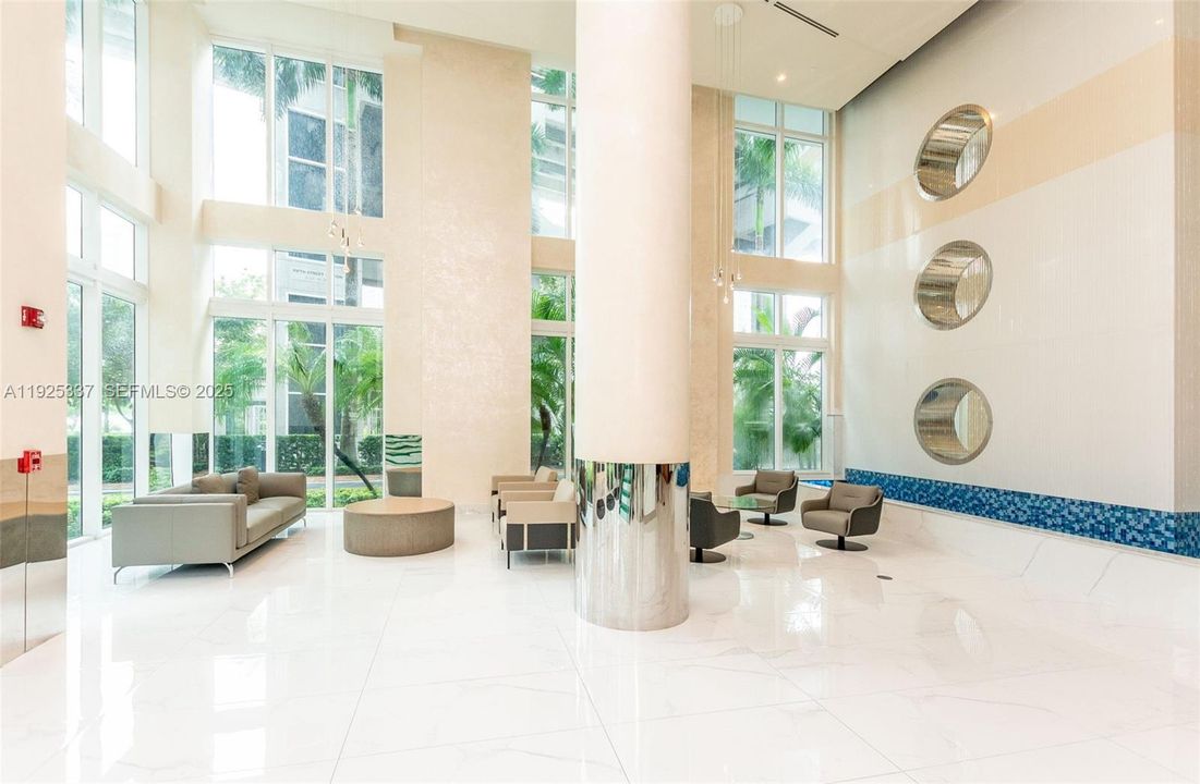 For Sale: $460,000 (1 beds, 1 baths, 987 Square Feet)