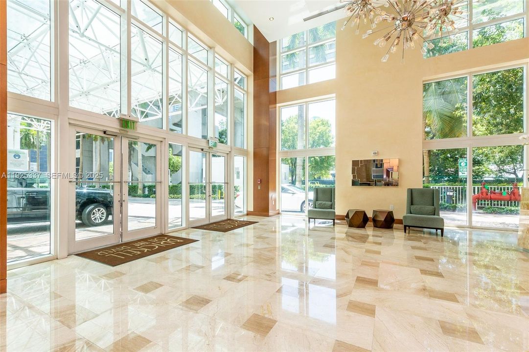 For Sale: $460,000 (1 beds, 1 baths, 987 Square Feet)