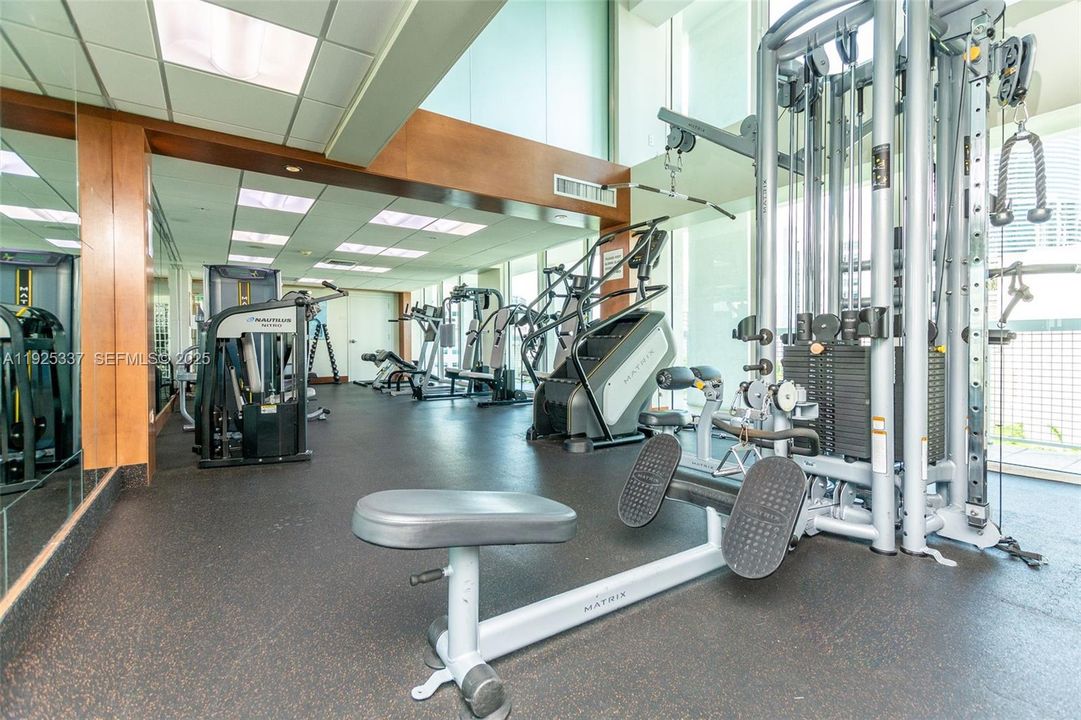 For Sale: $460,000 (1 beds, 1 baths, 987 Square Feet)