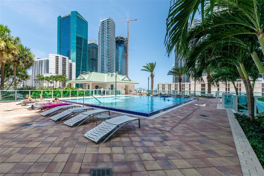 For Sale: $460,000 (1 beds, 1 baths, 987 Square Feet)