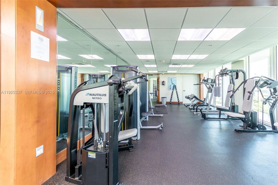 For Sale: $460,000 (1 beds, 1 baths, 987 Square Feet)