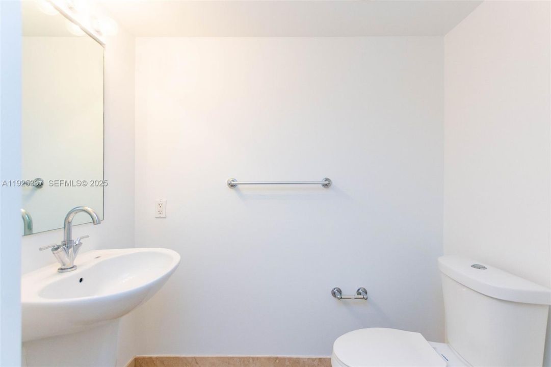 For Sale: $460,000 (1 beds, 1 baths, 987 Square Feet)