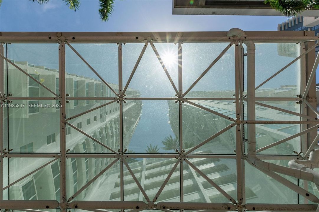 For Sale: $460,000 (1 beds, 1 baths, 987 Square Feet)