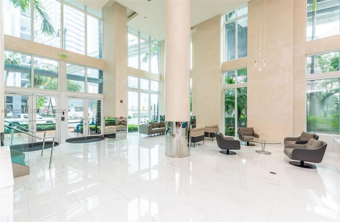 For Sale: $460,000 (1 beds, 1 baths, 987 Square Feet)