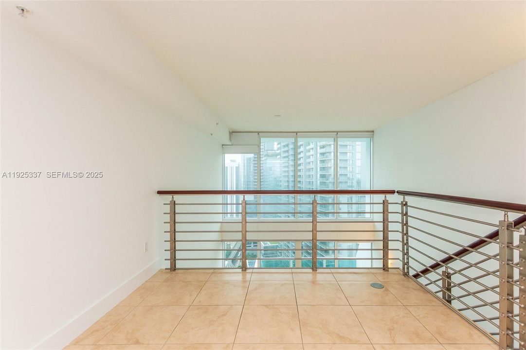 For Sale: $460,000 (1 beds, 1 baths, 987 Square Feet)