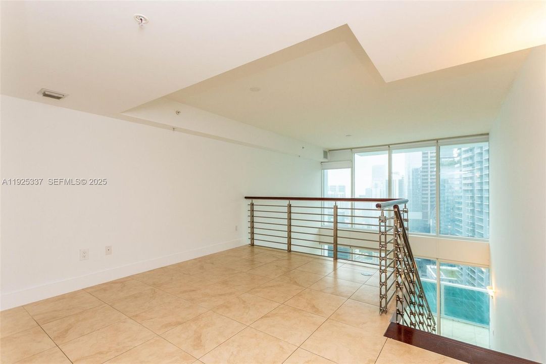 For Sale: $460,000 (1 beds, 1 baths, 987 Square Feet)