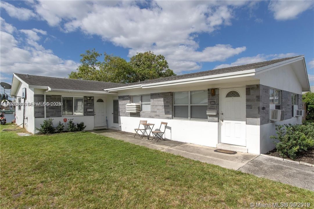 For Rent: $1,950 (2 beds, 1 baths, 840 Square Feet)