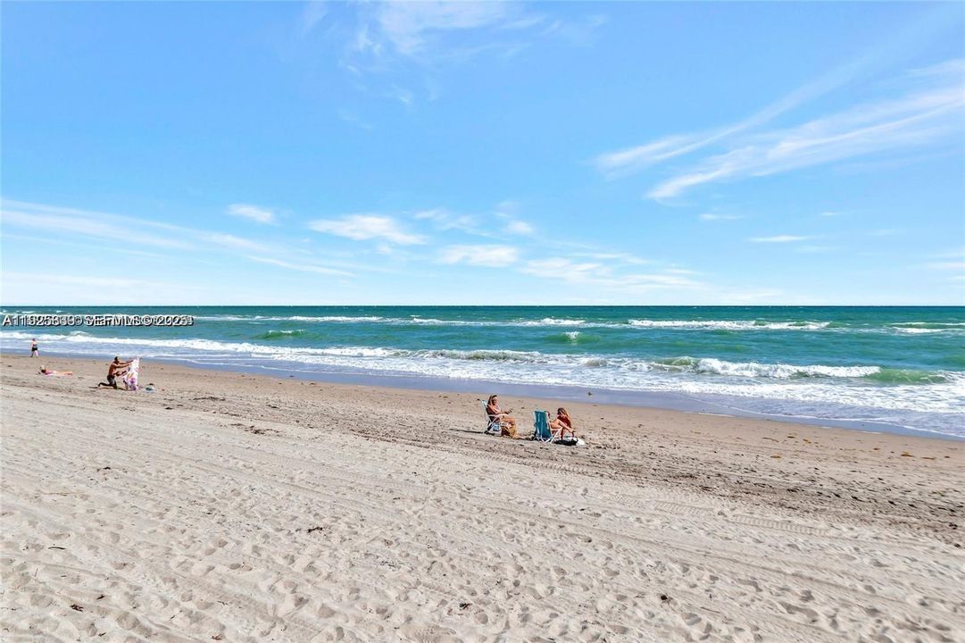 For Rent: $1,950 (2 beds, 1 baths, 840 Square Feet)