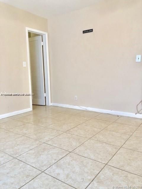 For Rent: $1,950 (2 beds, 1 baths, 840 Square Feet)