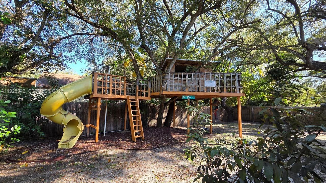 For Rent: $7,300 (4 beds, 2 baths, 2646 Square Feet)