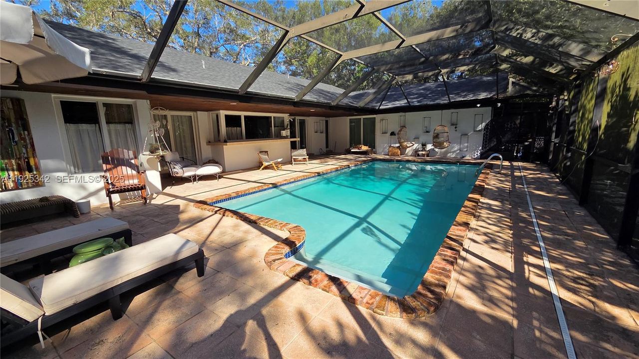 For Rent: $7,300 (4 beds, 2 baths, 2646 Square Feet)