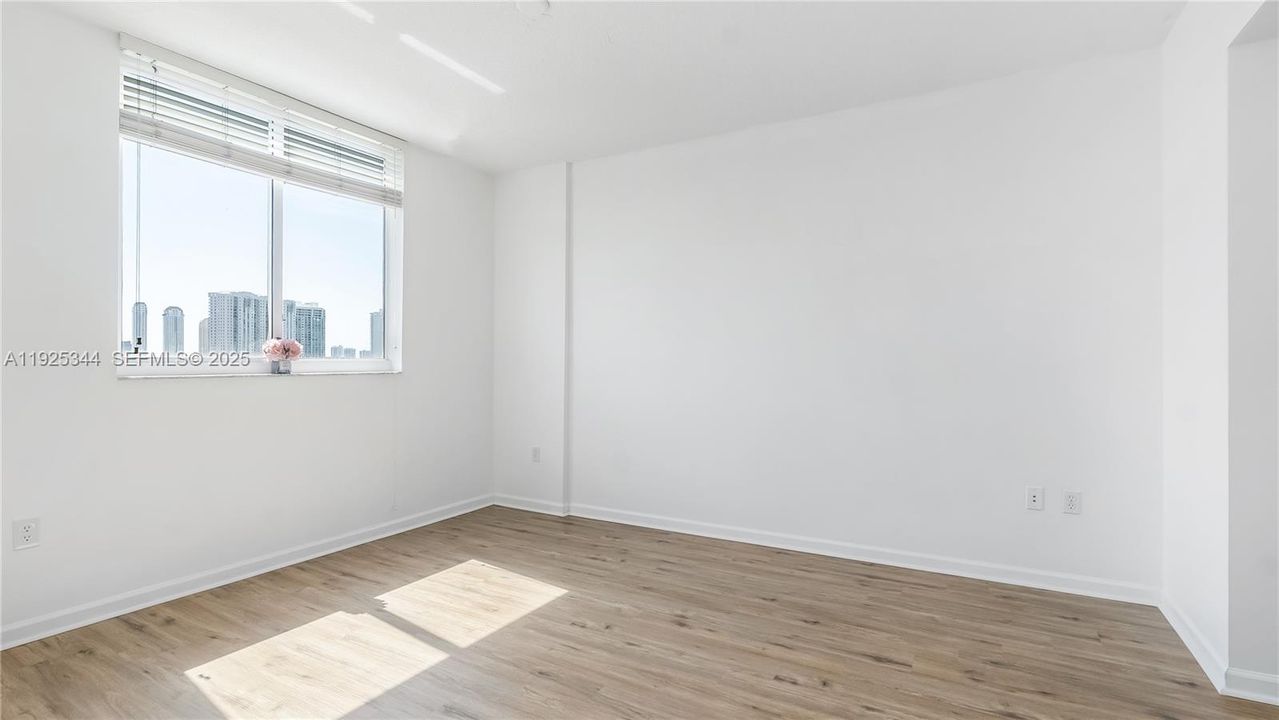 Large King Size Bedroom