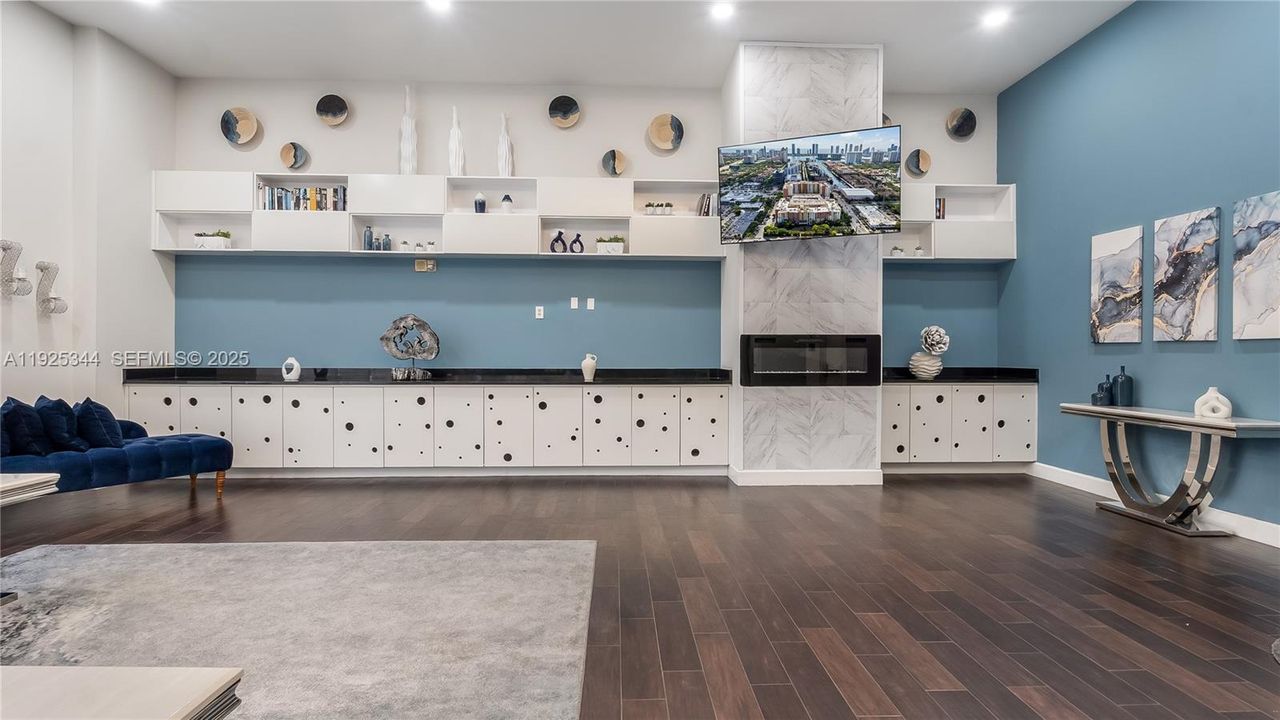 For Rent: $2,900 (2 beds, 2 baths, 1073 Square Feet)