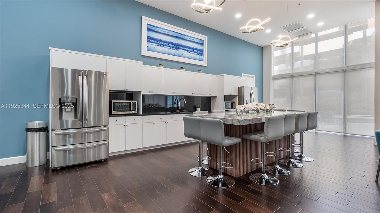 For Rent: $2,900 (2 beds, 2 baths, 1073 Square Feet)