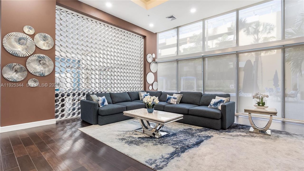 For Rent: $2,900 (2 beds, 2 baths, 1073 Square Feet)