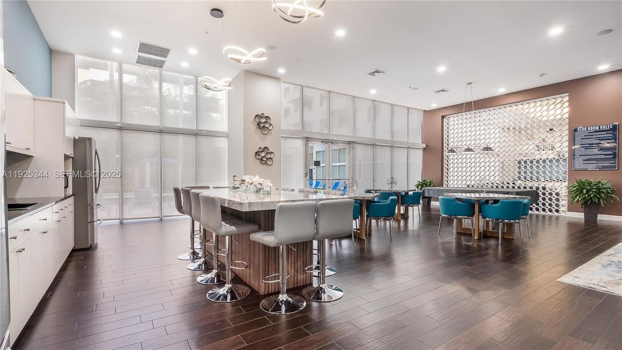 For Rent: $2,900 (2 beds, 2 baths, 1073 Square Feet)