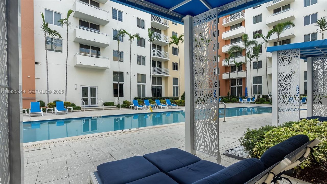 For Rent: $2,900 (2 beds, 2 baths, 1073 Square Feet)