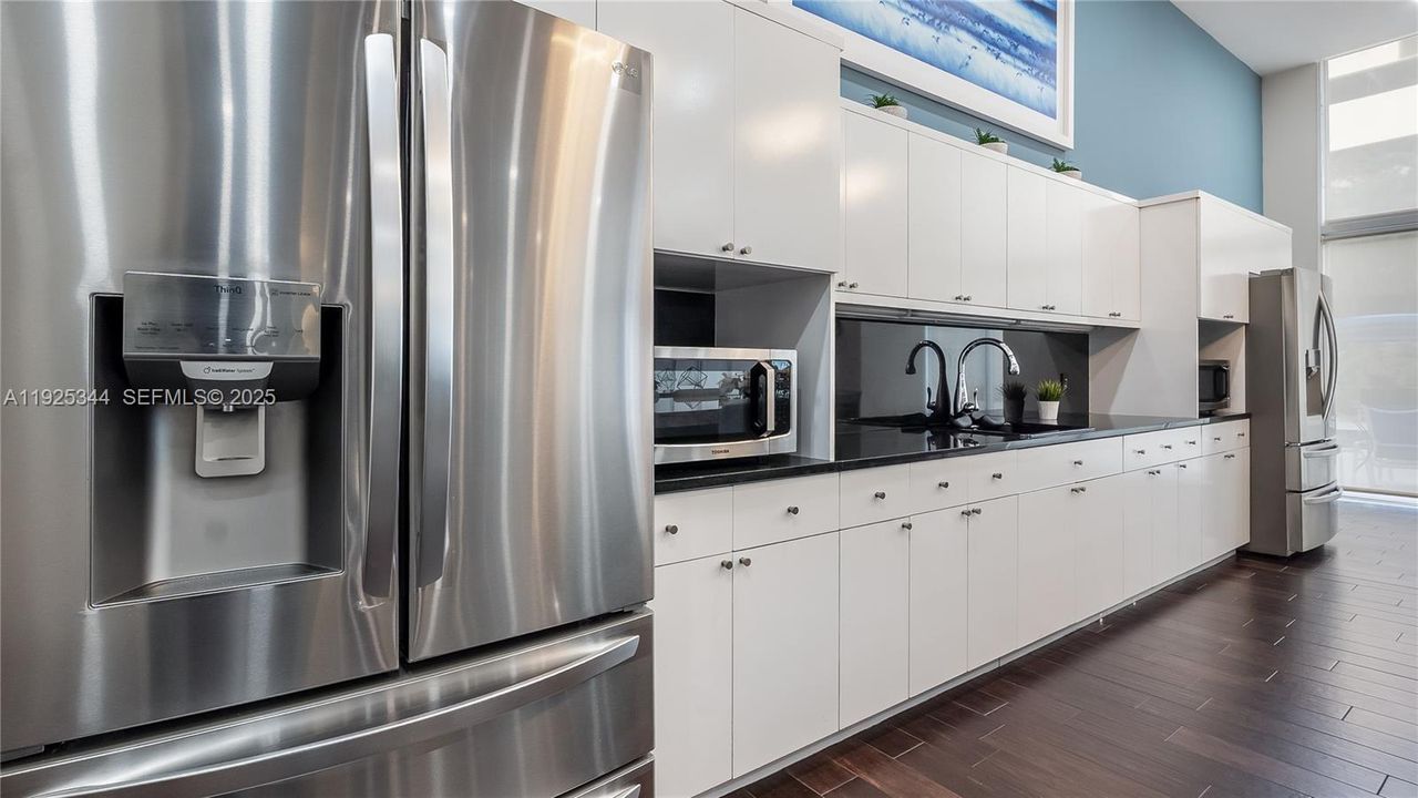 For Rent: $2,900 (2 beds, 2 baths, 1073 Square Feet)