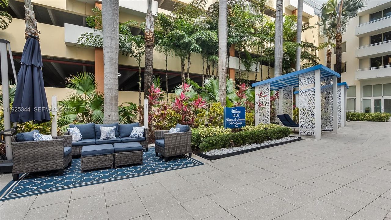 For Rent: $2,900 (2 beds, 2 baths, 1073 Square Feet)