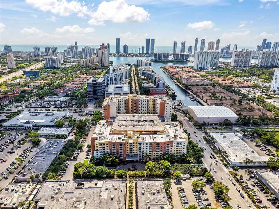 For Rent: $2,900 (2 beds, 2 baths, 1073 Square Feet)