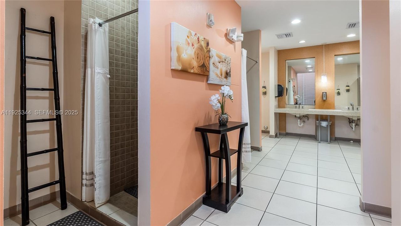 For Rent: $2,900 (2 beds, 2 baths, 1073 Square Feet)