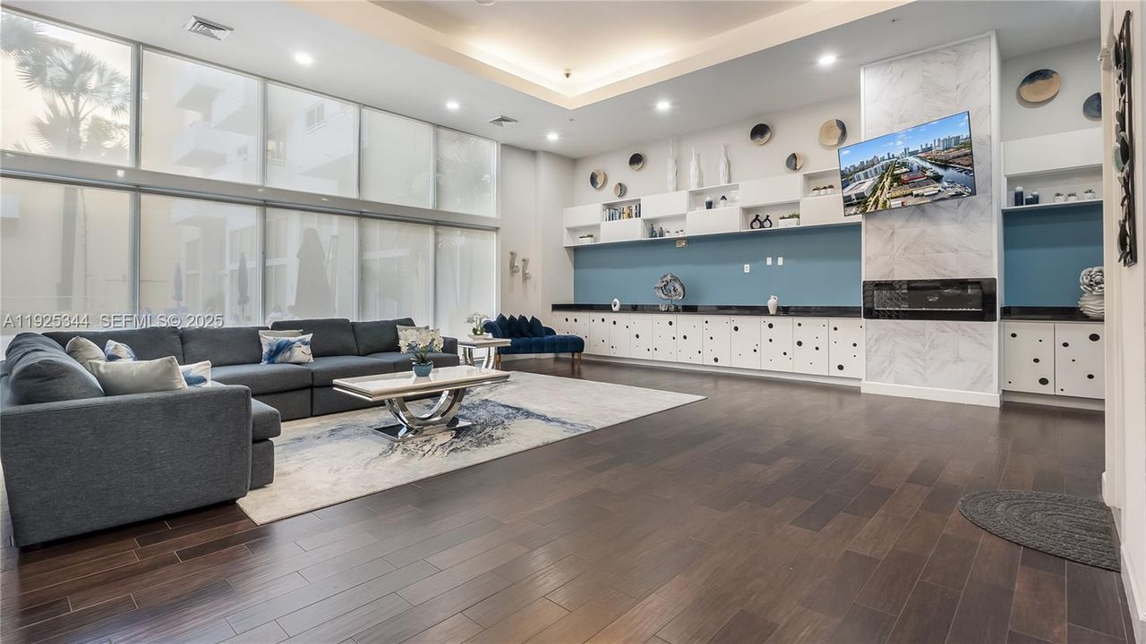 For Rent: $2,900 (2 beds, 2 baths, 1073 Square Feet)