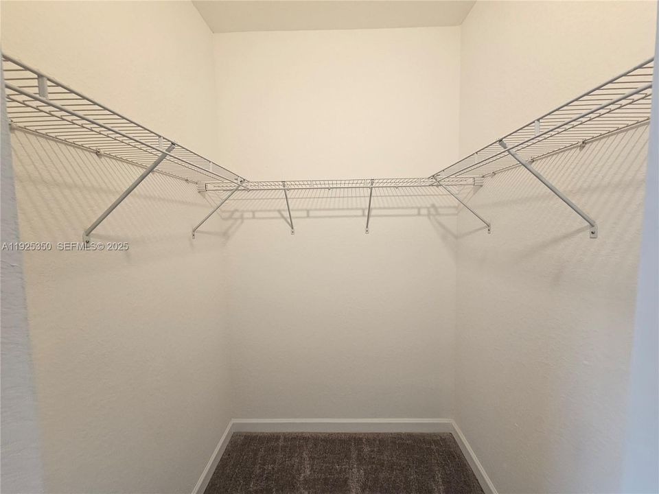 For Sale: $427,500 (3 beds, 2 baths, 1393 Square Feet)