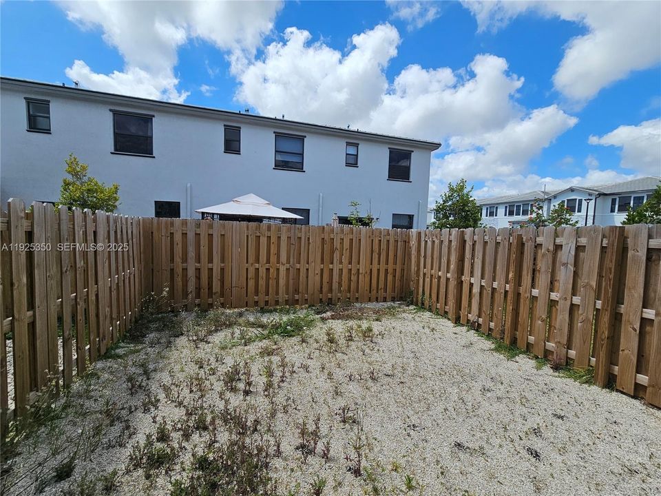 For Sale: $427,500 (3 beds, 2 baths, 1393 Square Feet)