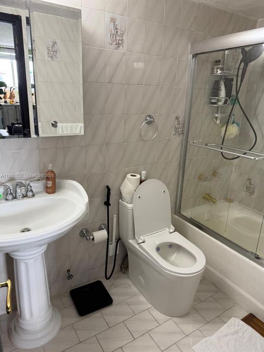 For Sale: $419,900 (3 beds, 2 baths, 1229 Square Feet)