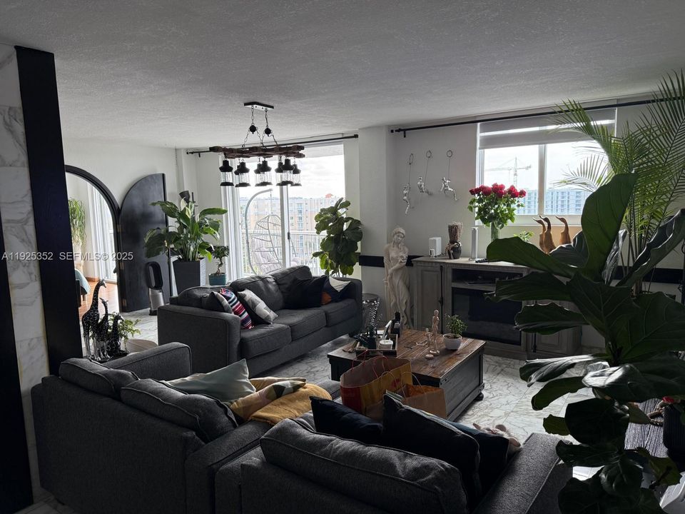 For Sale: $419,900 (3 beds, 2 baths, 1229 Square Feet)