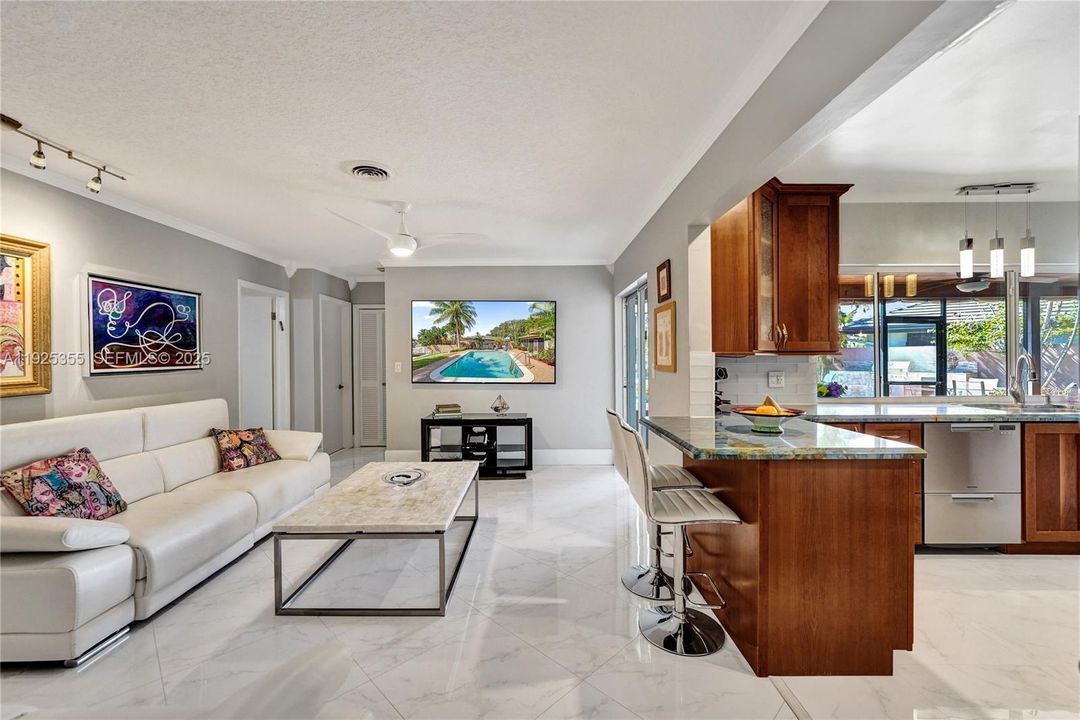 В аренду: $6,900 (3 спален, 2 ванн, 1898 Квадратных фут)