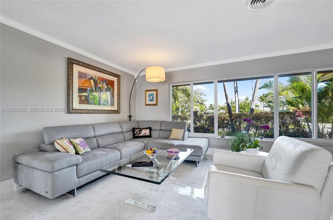 В аренду: $6,900 (3 спален, 2 ванн, 1898 Квадратных фут)