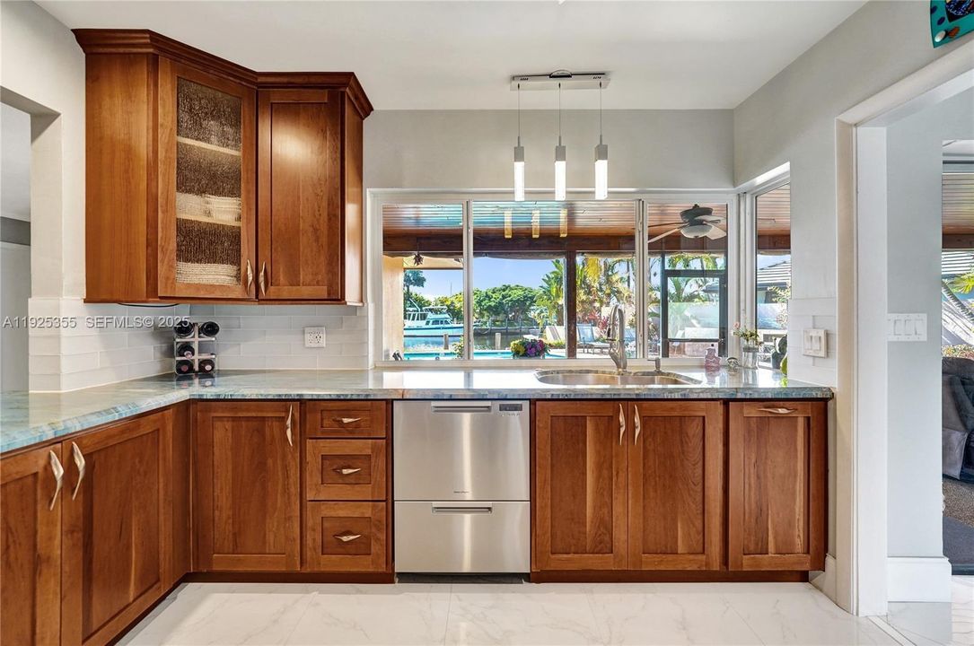 В аренду: $6,900 (3 спален, 2 ванн, 1898 Квадратных фут)