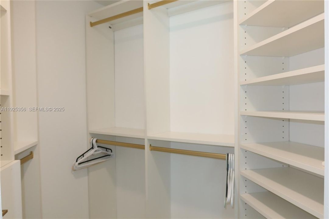 出租: $5,950 (2 贝兹, 2 浴室, 1146 平方英尺)