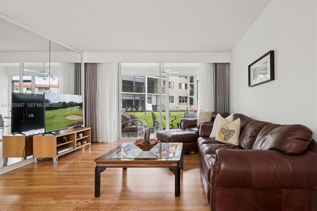 For Sale: $175,000 (2 beds, 2 baths, 1170 Square Feet)