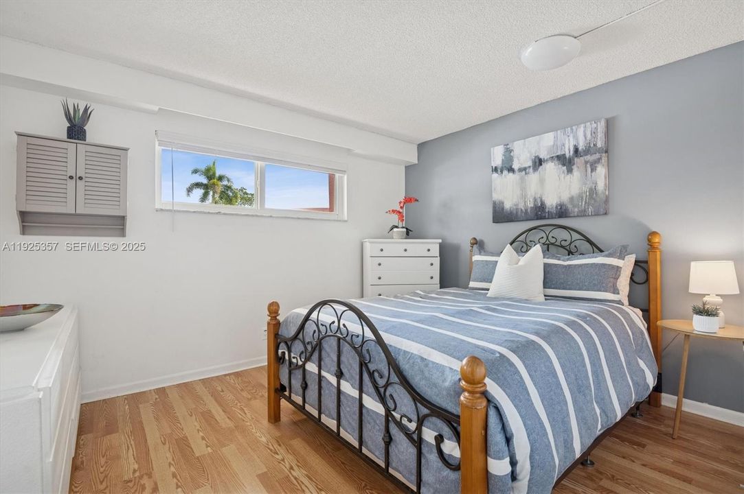 For Sale: $175,000 (2 beds, 2 baths, 1170 Square Feet)