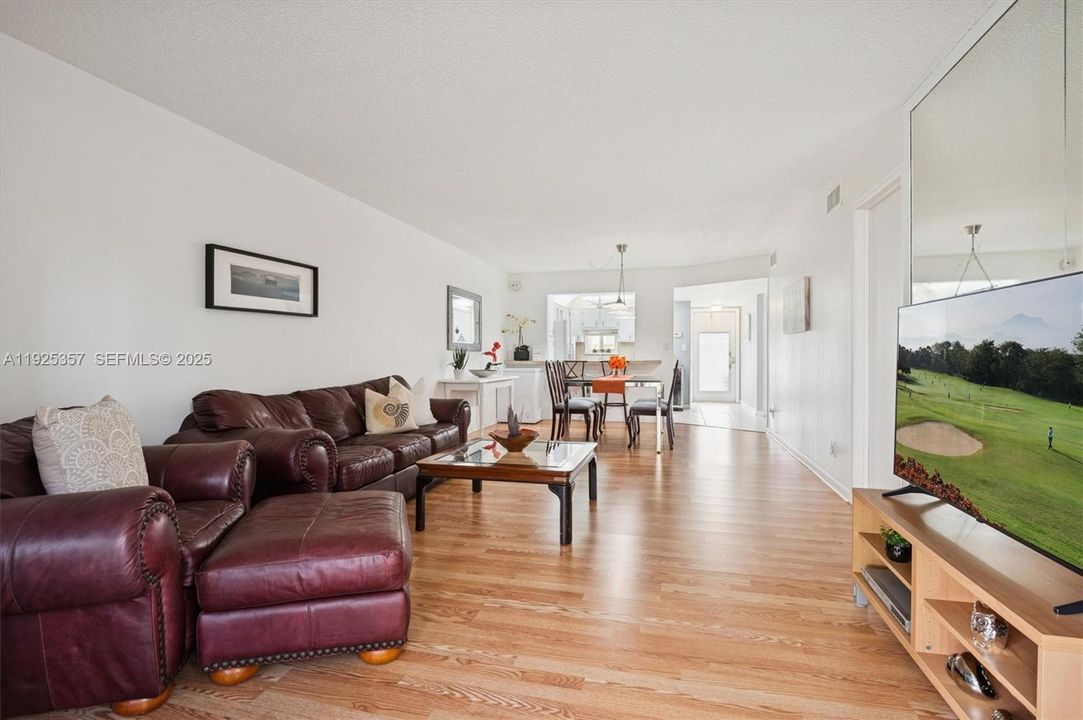 For Sale: $175,000 (2 beds, 2 baths, 1170 Square Feet)