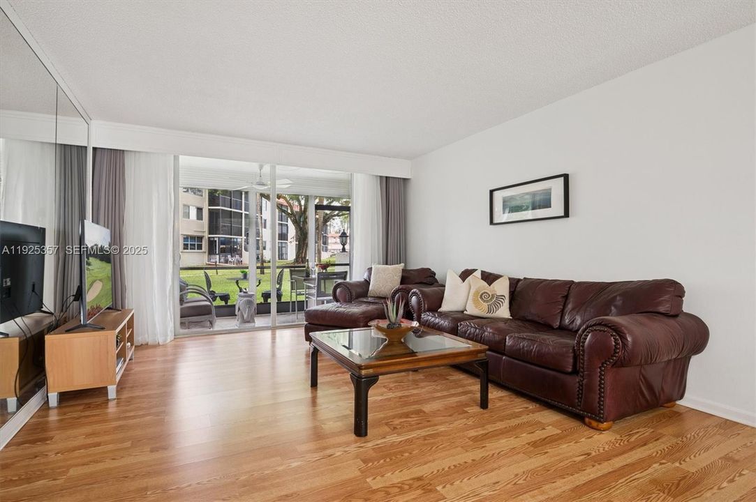 For Sale: $175,000 (2 beds, 2 baths, 1170 Square Feet)