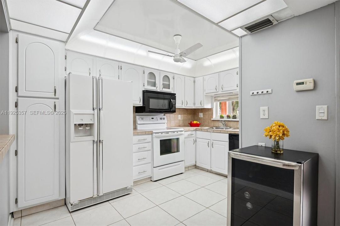 For Sale: $175,000 (2 beds, 2 baths, 1170 Square Feet)