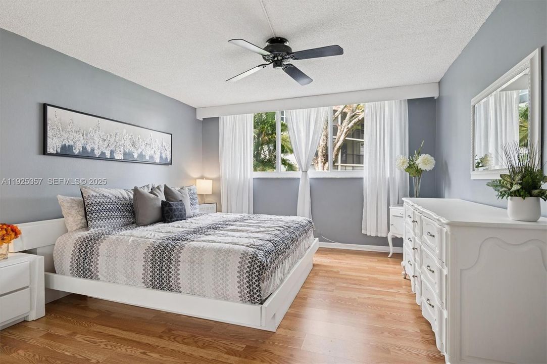 For Sale: $175,000 (2 beds, 2 baths, 1170 Square Feet)