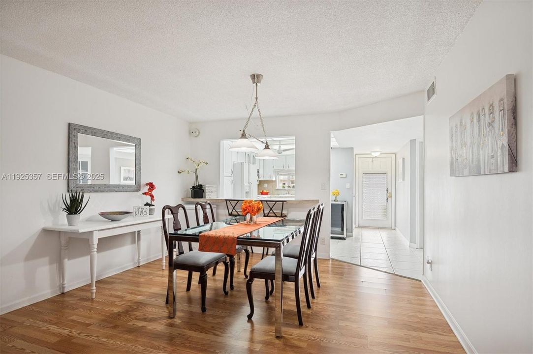 For Sale: $175,000 (2 beds, 2 baths, 1170 Square Feet)